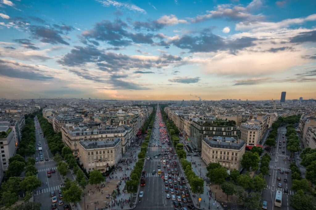 UAE firm chooses Paris to sign biggest-ever real estate deals