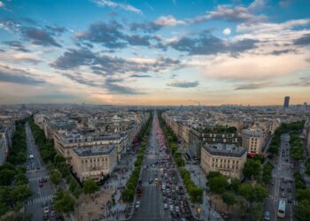 UAE firm chooses Paris to sign biggest-ever real estate deals