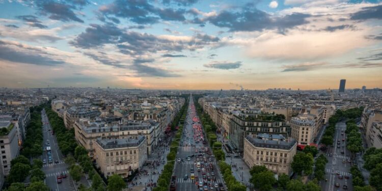 UAE firm chooses Paris to sign biggest-ever real estate deals