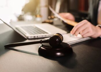 What are the basic rules for ex-pats living in Dubai?