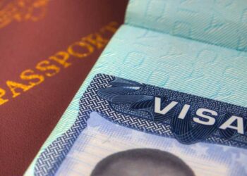 How can one renew or extend a tourist visa in Dubai?