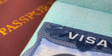 How can one renew or extend a tourist visa in Dubai?