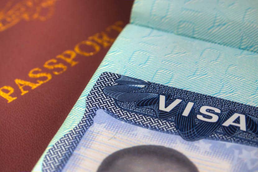 How can one renew or extend a tourist visa in Dubai?