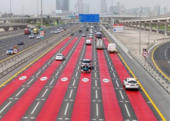 Drivers who drive too slowly on UAE roads may face fines and penalties