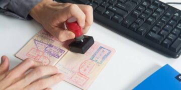What is the process for transferring a family visa between sponsors in the UAE?