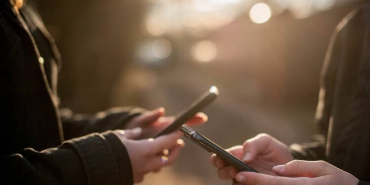 How to switch mobile network to Du or Etisalat in UAE?