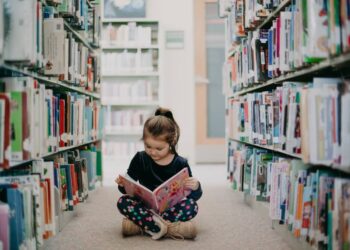 What are the best ways to choose a school in the UAE?