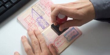 What are the fees and the application process for a one-month UAE visa?