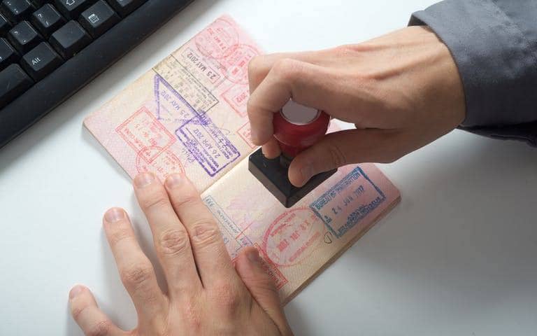 What are the fees and the application process for a one-month UAE visa?
