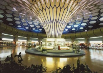 Do residents of Dubai need approval from the GDRFA or ICA in order to visit Abu Dhabi?