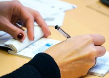 Do you want to know if a cheque you received may bounce? Check the ChequeScore