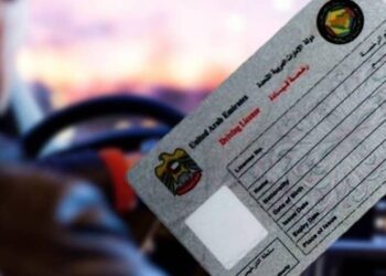 How does an ex-pat renew their UAE driving license when returning to Dubai?