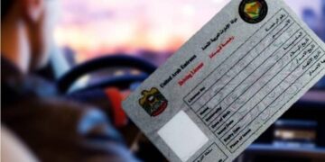 How does an ex-pat renew their UAE driving license when returning to Dubai?