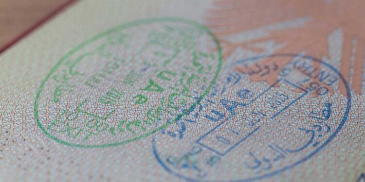 Would you like to travel to the UAE for work or as a tourist? Here are your visa options