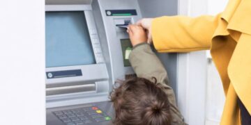 Is it possible to open a bank account for a child in the UAE 2022?