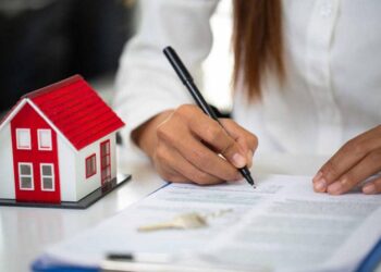 After being evicted from a rental apartment in Dubai 2022, can one seek compensation from the landlord?