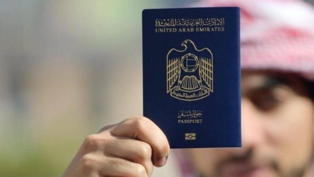In the UAE, what types of visas are available?