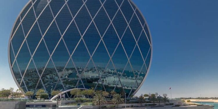 Aldar Properties signs strategic agreement with Abu Dhabi Residents Office regarding Golden Visas and loyalty benefits