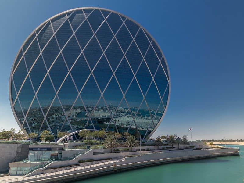 Aldar Properties signs strategic agreement with Abu Dhabi Residents Office regarding Golden Visas and loyalty benefits