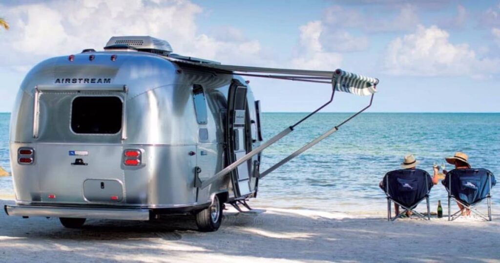 Would you like to camp on a beach in Dubai with your caravan? How to apply for a permit