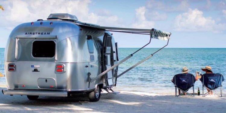 Would you like to camp on a beach in Dubai with your caravan? How to apply for a permit