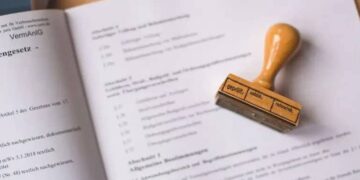 In Dubai, how to renew or extend a tourist visa