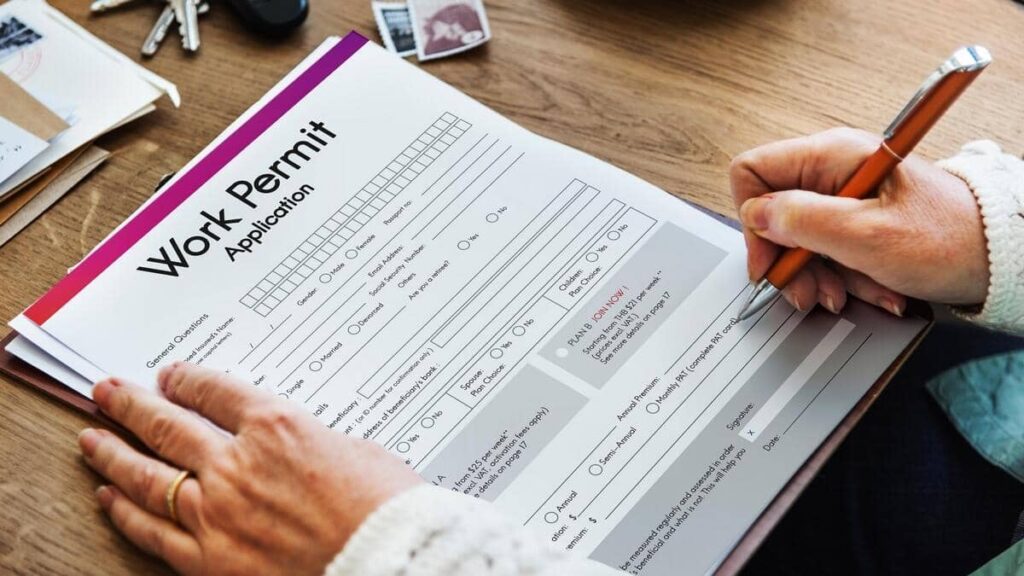 In the UAE, what is the official retirement age for expats?