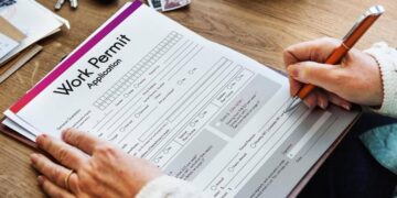 In the UAE, what is the official retirement age for expats?