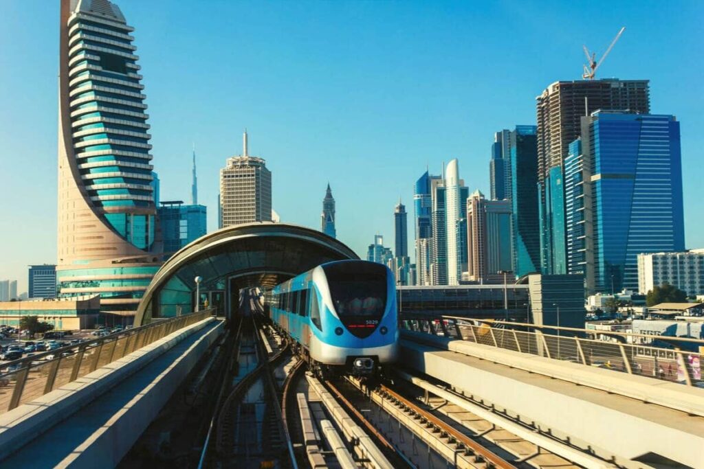 Relocating to Dubai? There are 7 areas with easy access to Dubai Metro and trams