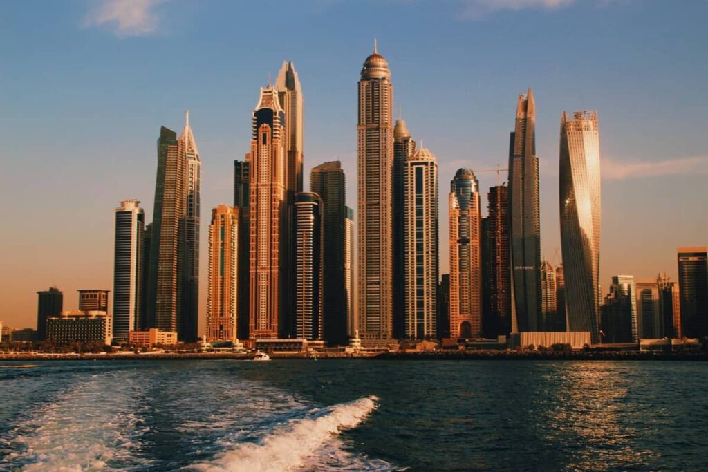 Dubai records over AED2 billion in realty transactions on Thursday