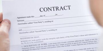 Three cases in which UAE workers may join another company after their contract expires