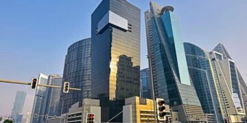 Three cases in which UAE workers may join another company after their contract expires