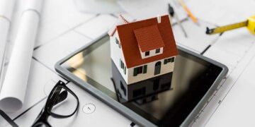 Do you see any advertisements for flats or villas to lease in Dubai? Look for this QR code