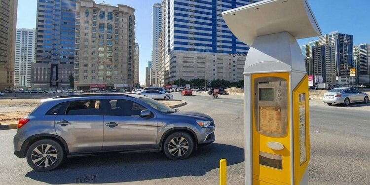 Abu Dhabi, Dubai, Sharjah, and Ajman: How to pay public parking fines online