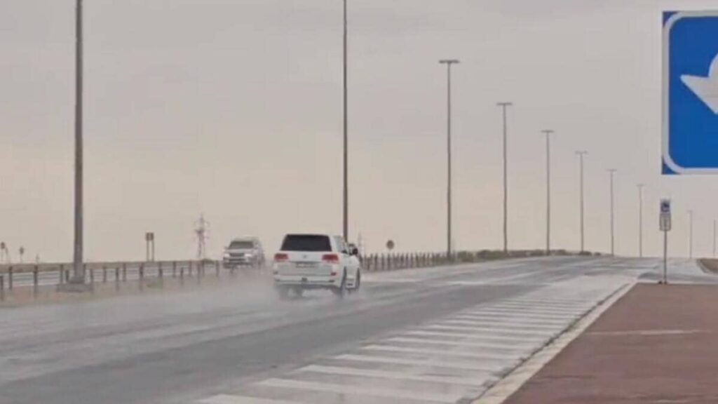 Traveling by road from Saudi Arabia to UAE? You can get car insurance in advance by following these steps