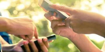 Do you have a problem with your landline or mobile phone connection in the UAE? Here's how you can raise a complaint