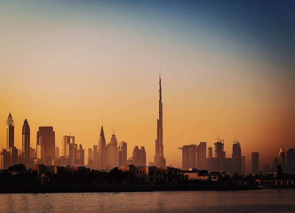 Dubai logs over AED2.8 billion in realty transactions on Monday