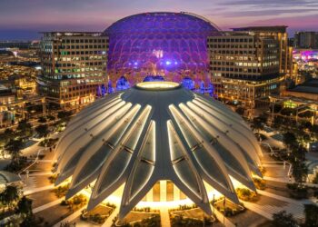 Are you looking for free things to do in Dubai? The new light show at Expo City Dubai is not to be missed