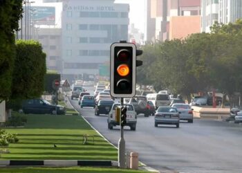 Stay safe at intersections and avoid fines with this UAE traffic light guide