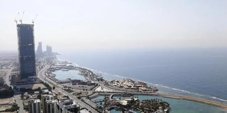 On the North Obhur waterfront, the Jeddah Mayoralty has reclaimed 18 government land sites