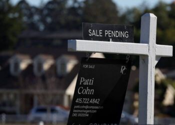 In November, US pending home sales reached a 21-month high